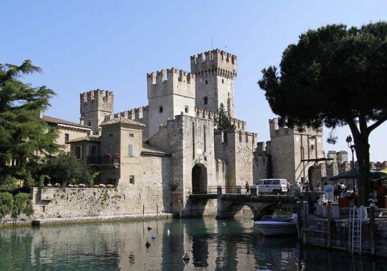 The Captain Apartment Sirmione Eksteriør billede